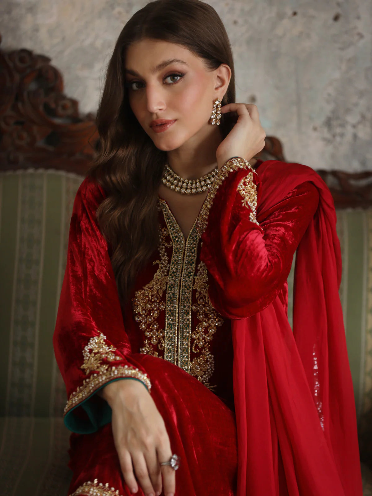 Amira Signature Velvet Alizay Saad