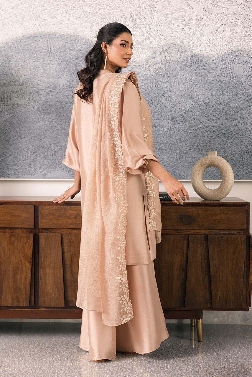 Peach Fuzz by Alizay Saad Alizay Saad