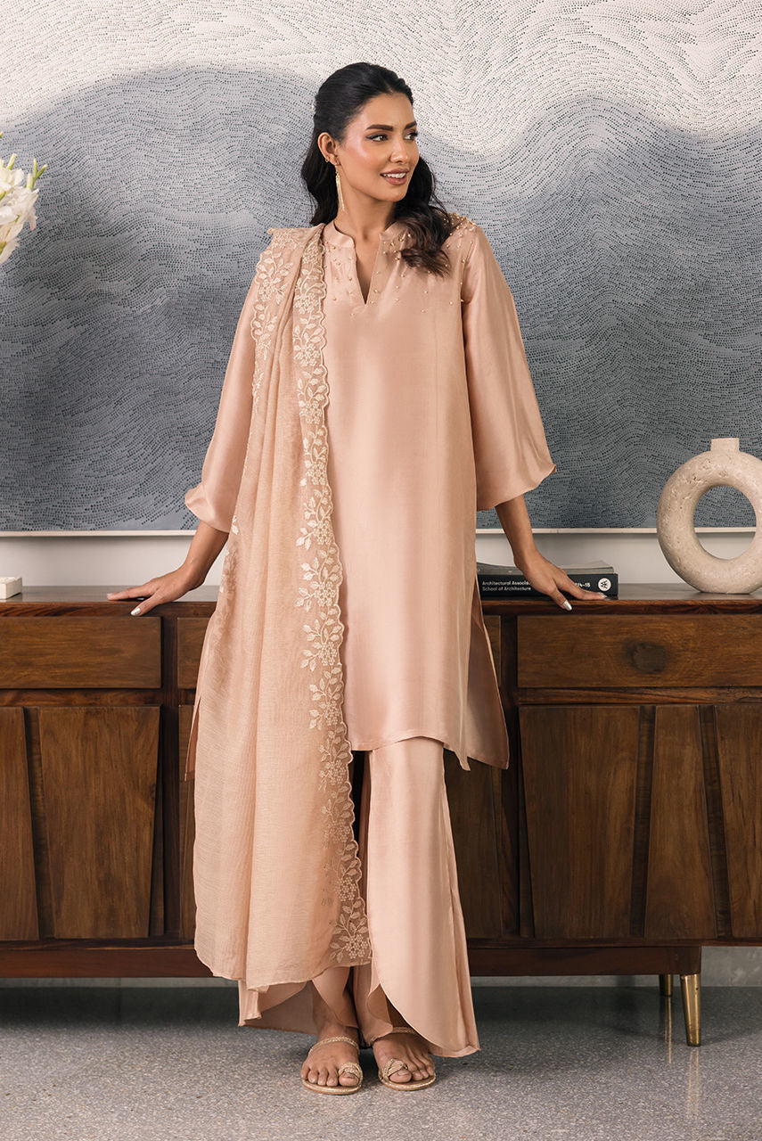 Peach Fuzz by Alizay Saad Alizay Saad