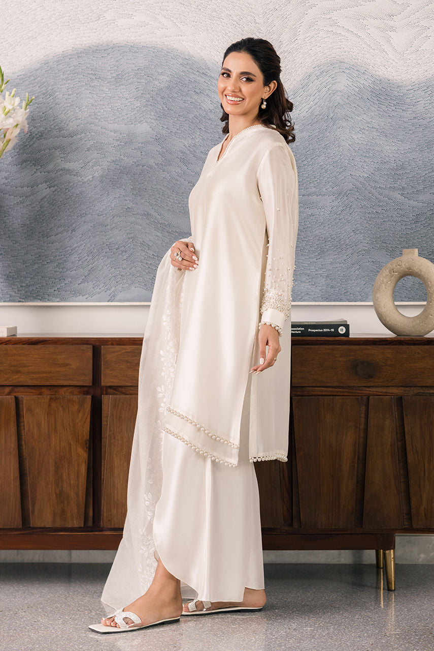 Cream pearl by Alizay Saad Alizay Saad