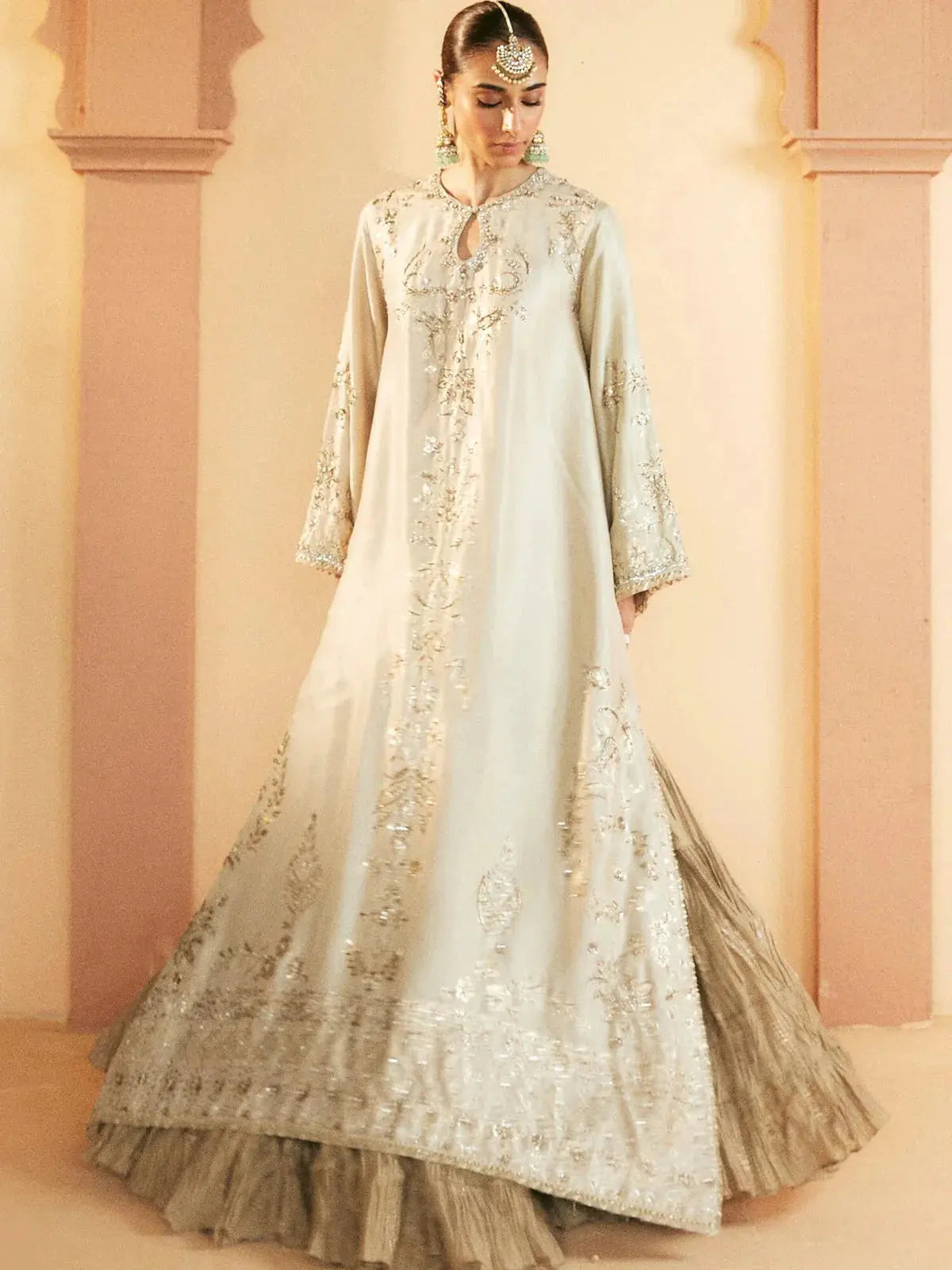 Pearlescent White Jalabiya by Alizay Saad - Alizay Saad