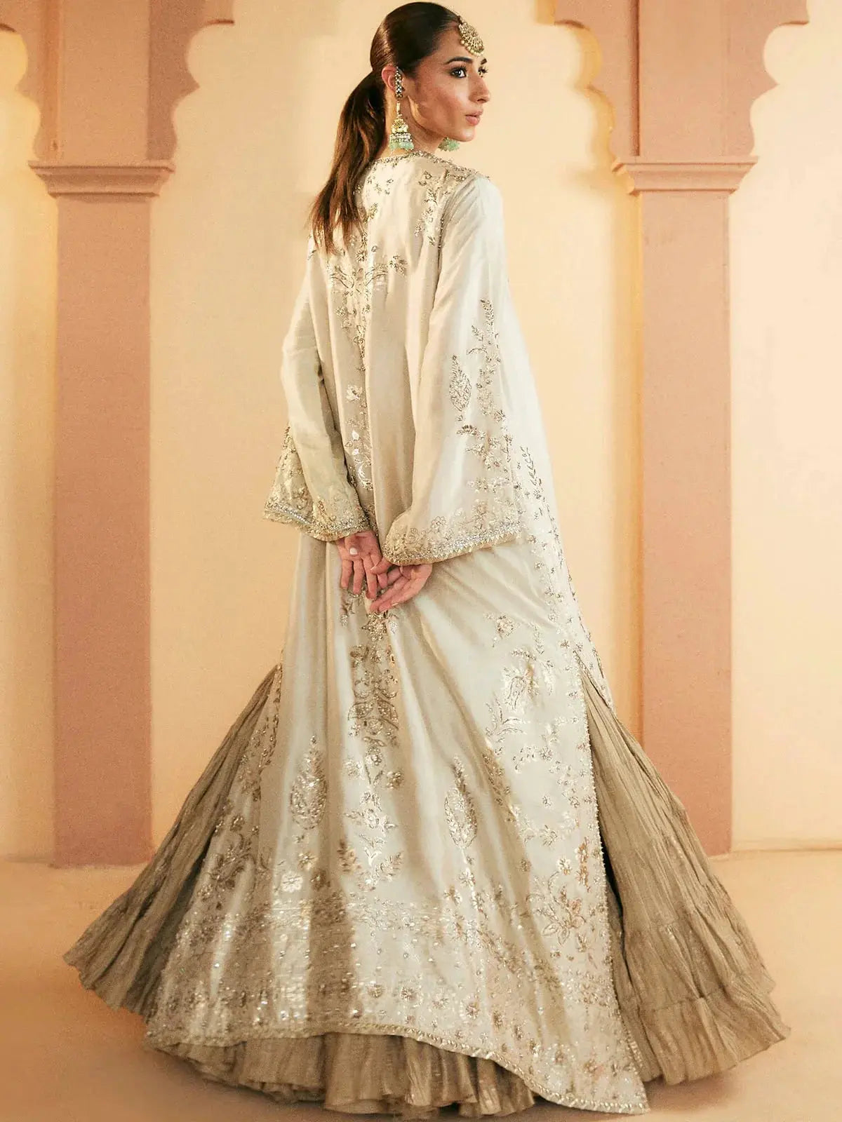 Pearlescent White Jalabiya by Alizay Saad - Alizay Saad