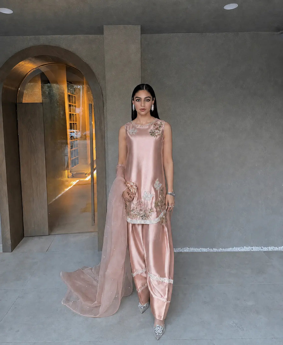 Hina festive Alizay Saad