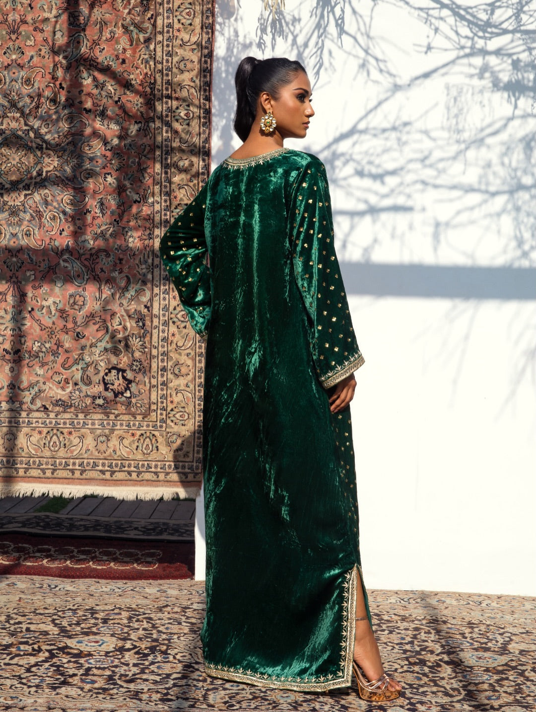 Noir Signature festive Velvet Alizay Saad