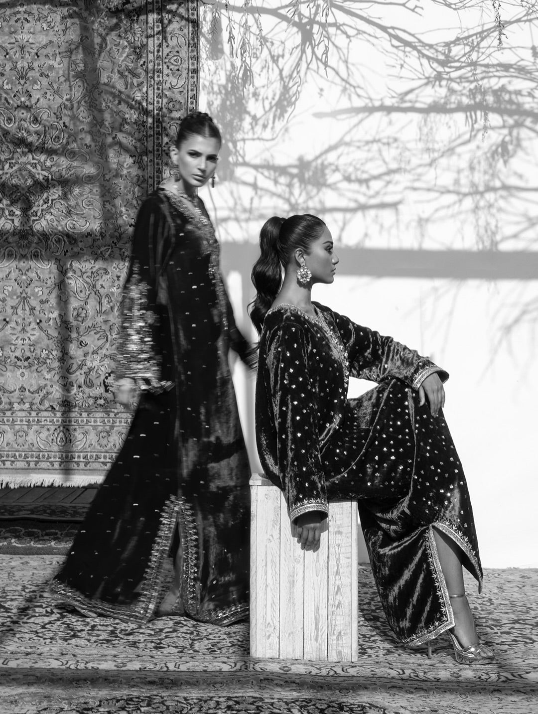 Noir Signature festive Velvet Alizay Saad